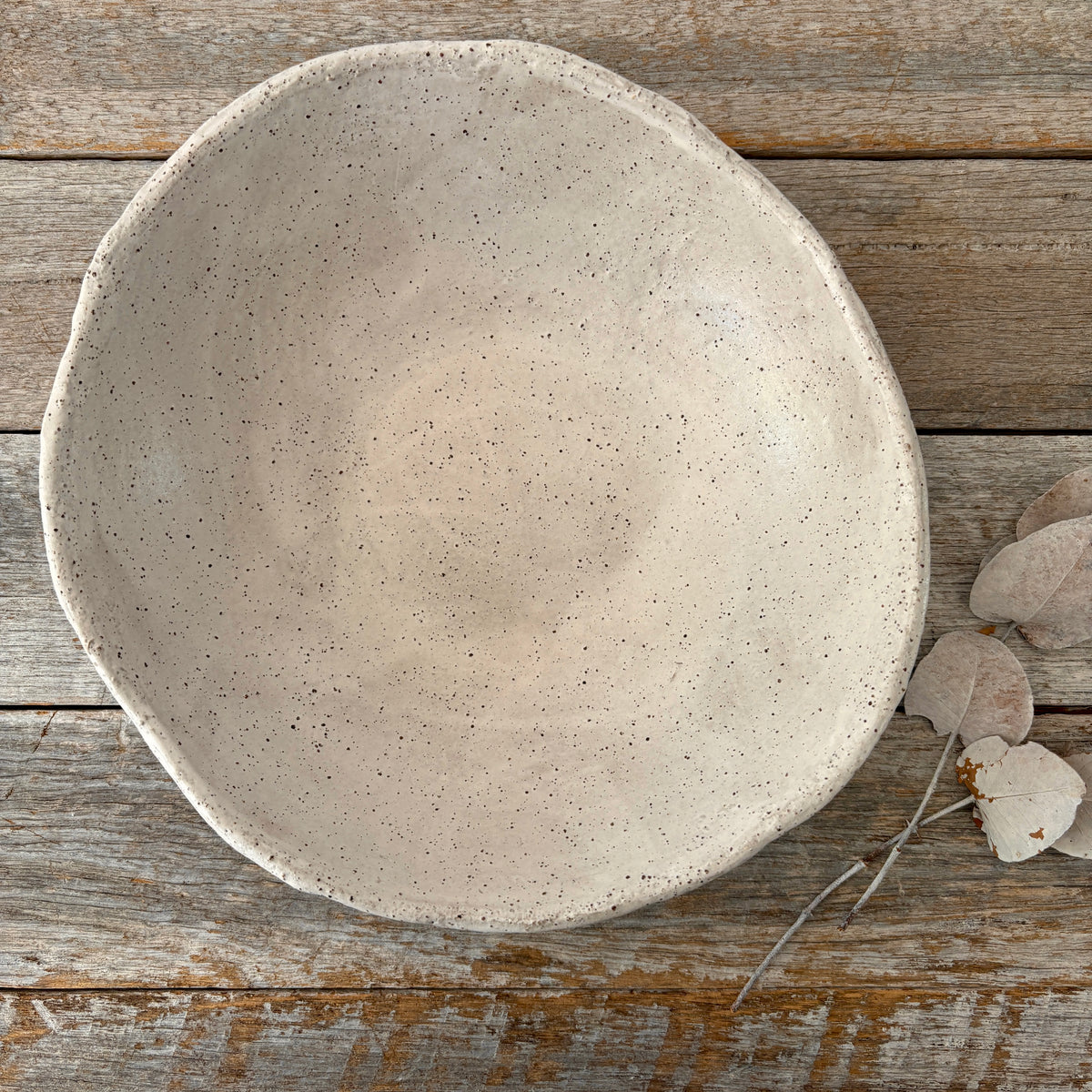 Salad bowl | rustic and versatile | white glaze with speckles (10-02)