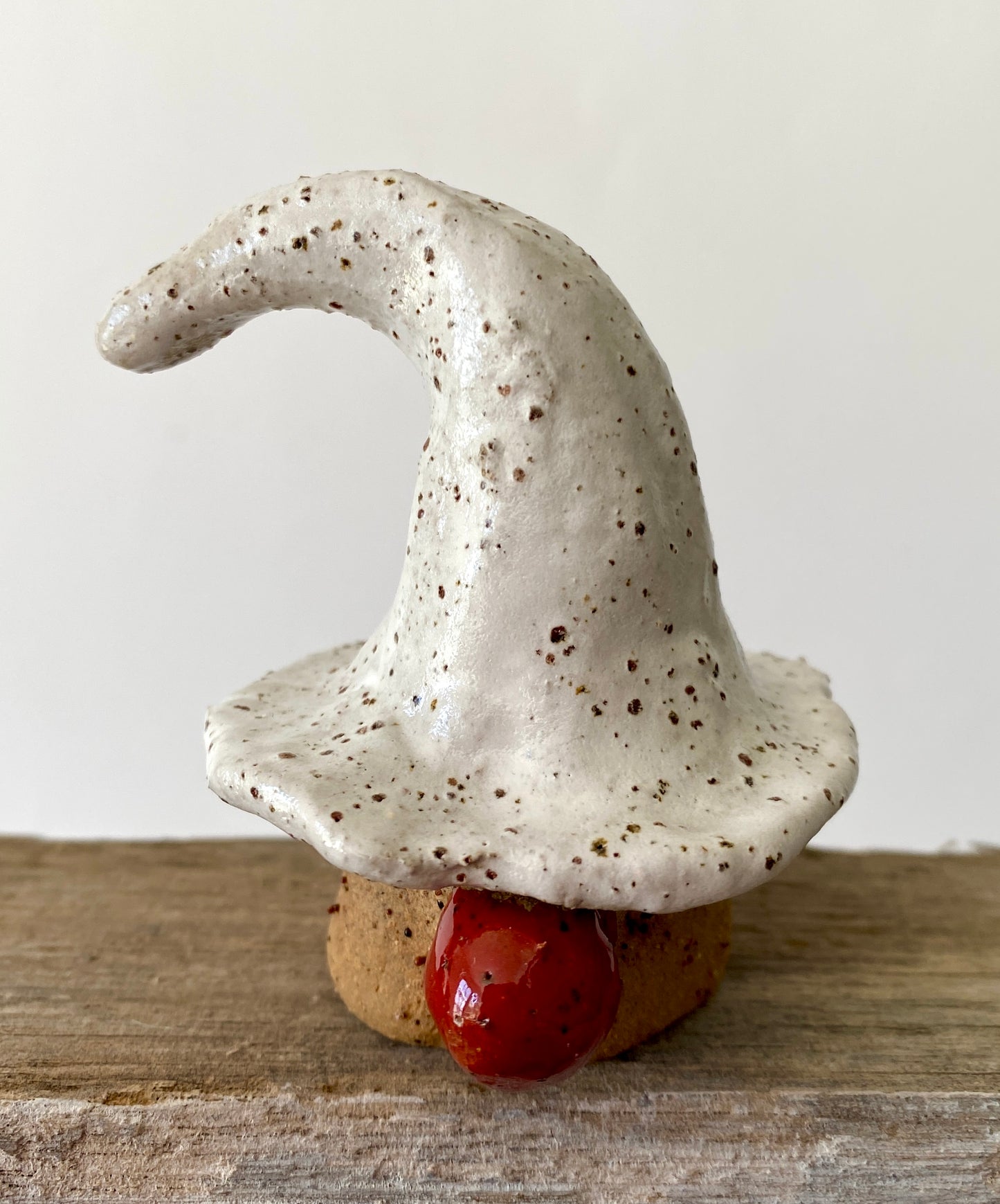 Set of 3 - Cute Christmas gnomes with white hat plus an adorable little Hut and a white Christmas Tree 25-1203