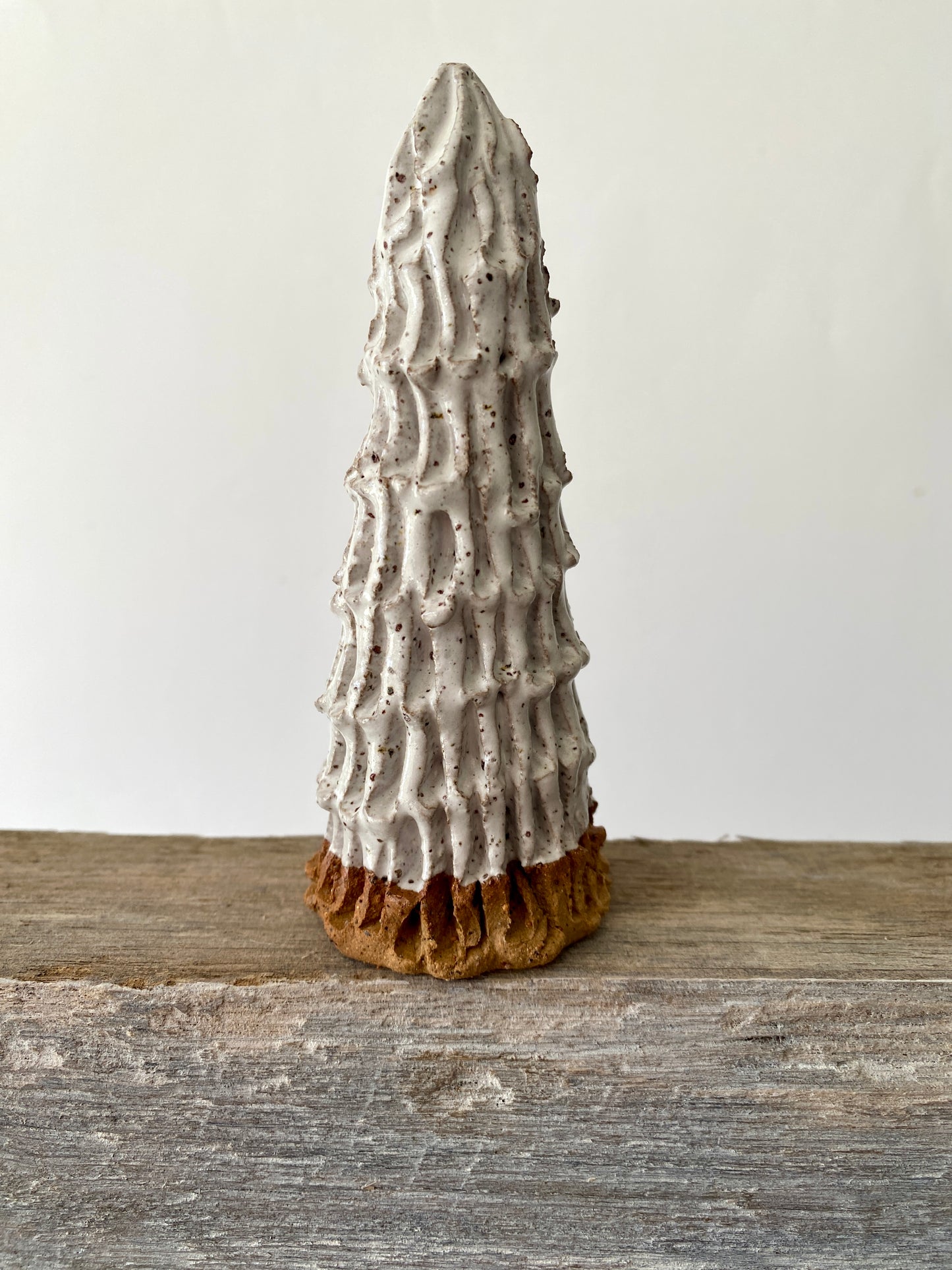 Set of 3 - Cute Christmas gnomes with white hat plus an adorable little Hut and a white Christmas Tree 25-1203