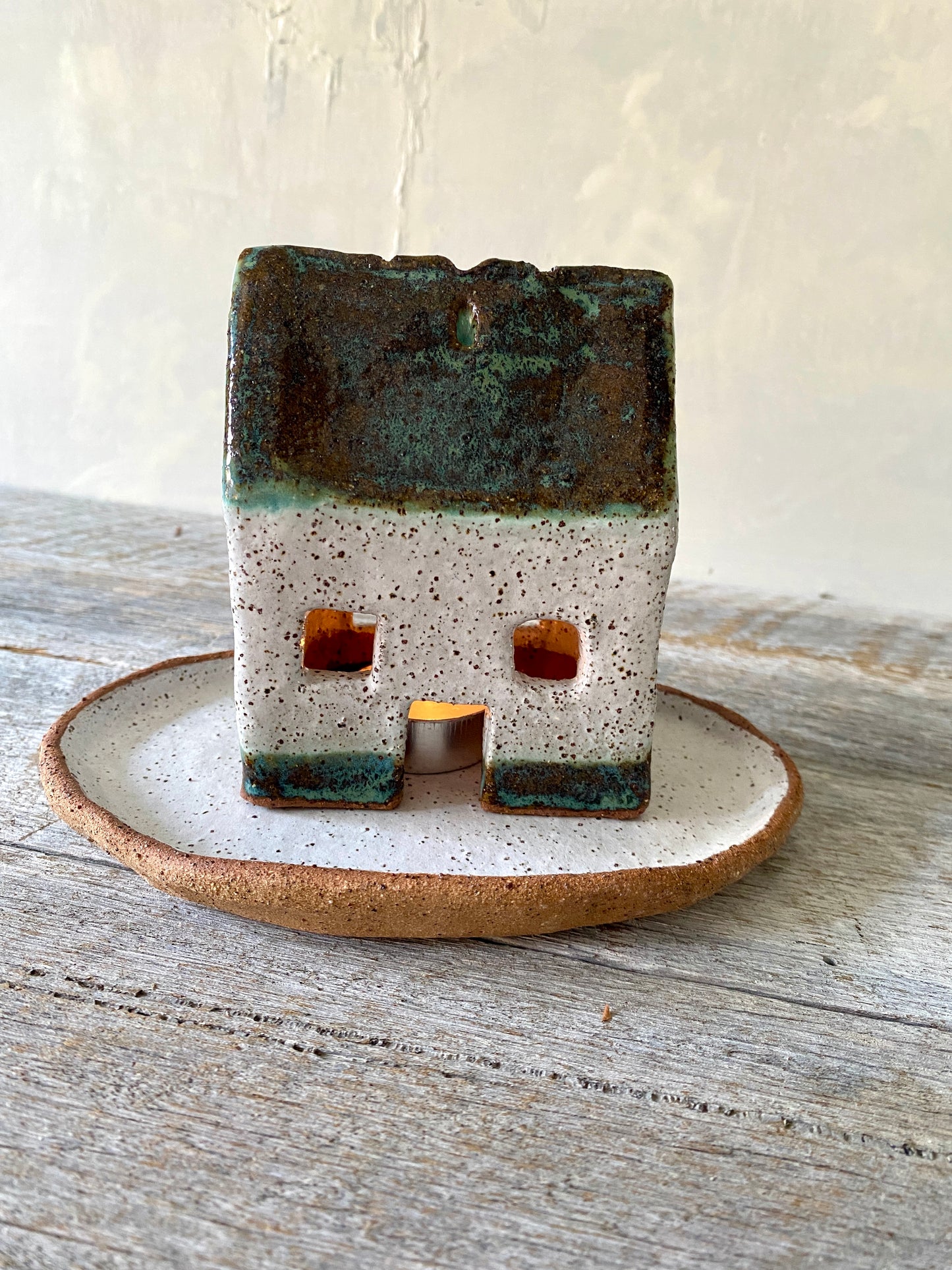 Ceramic Christmas Cottage for tealights or incense 45-15