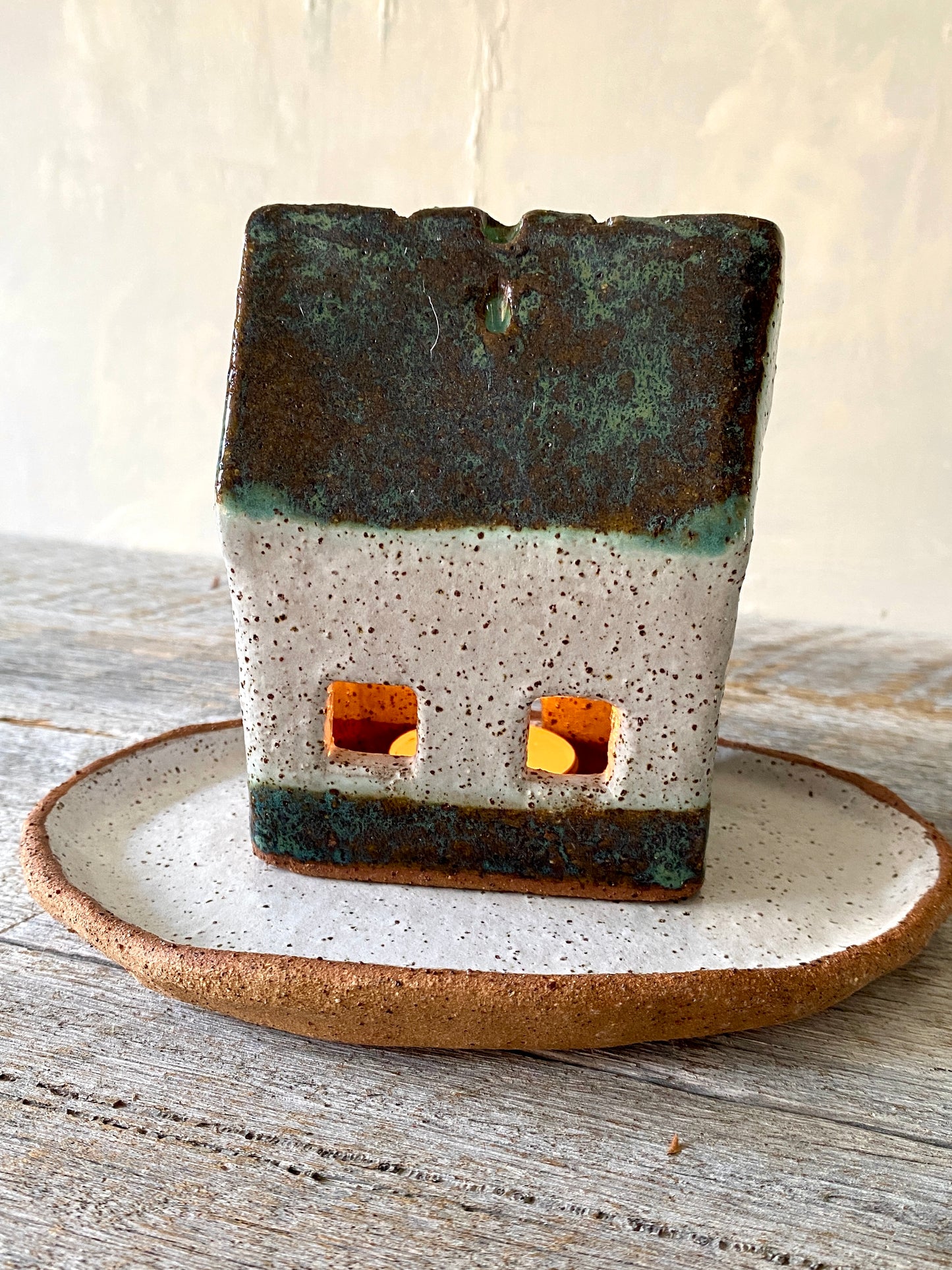 Ceramic Christmas Cottage for tealights or incense 45-15