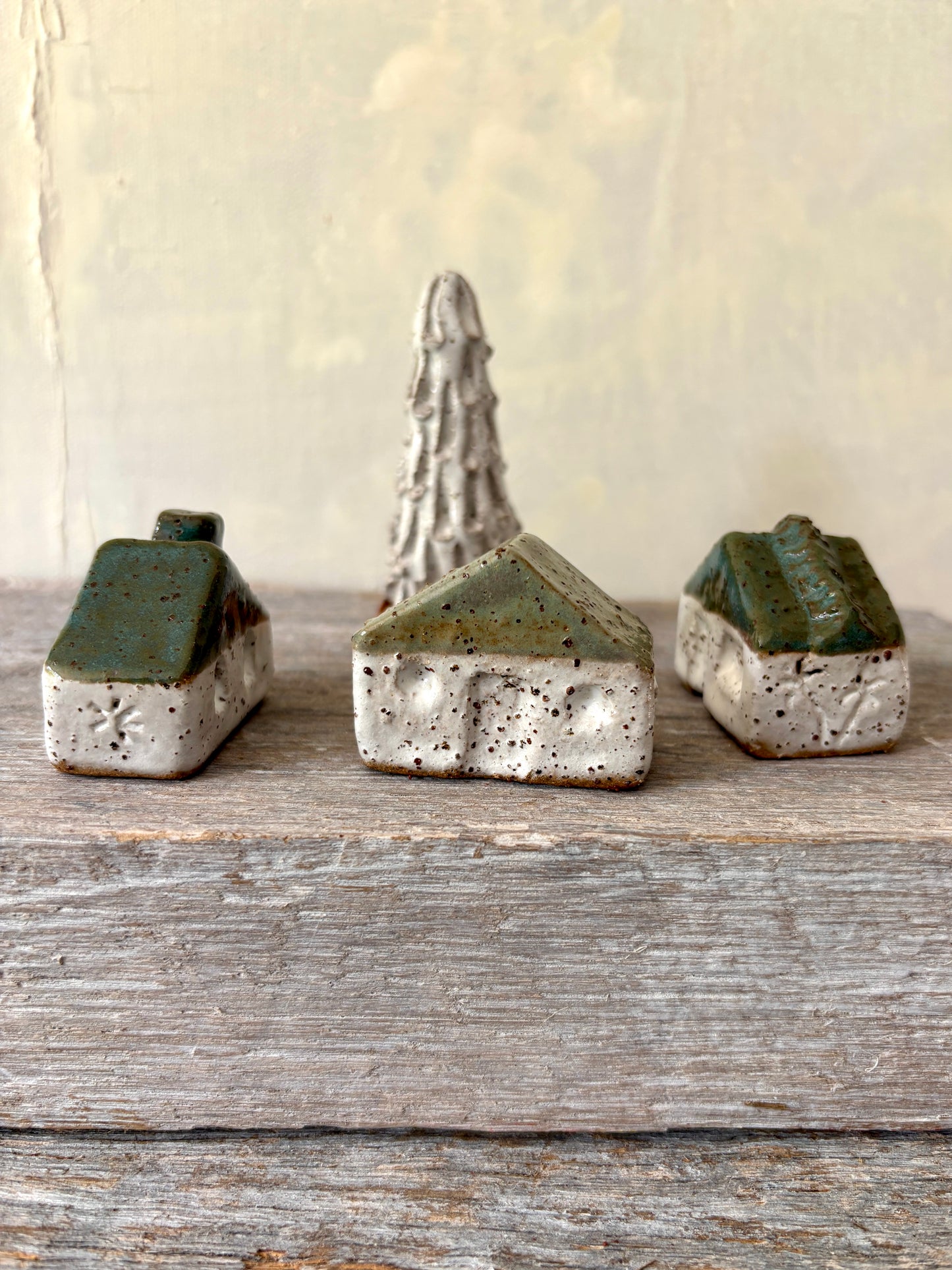A village of cute tiny cottages paired with a charming little tree (55-19)