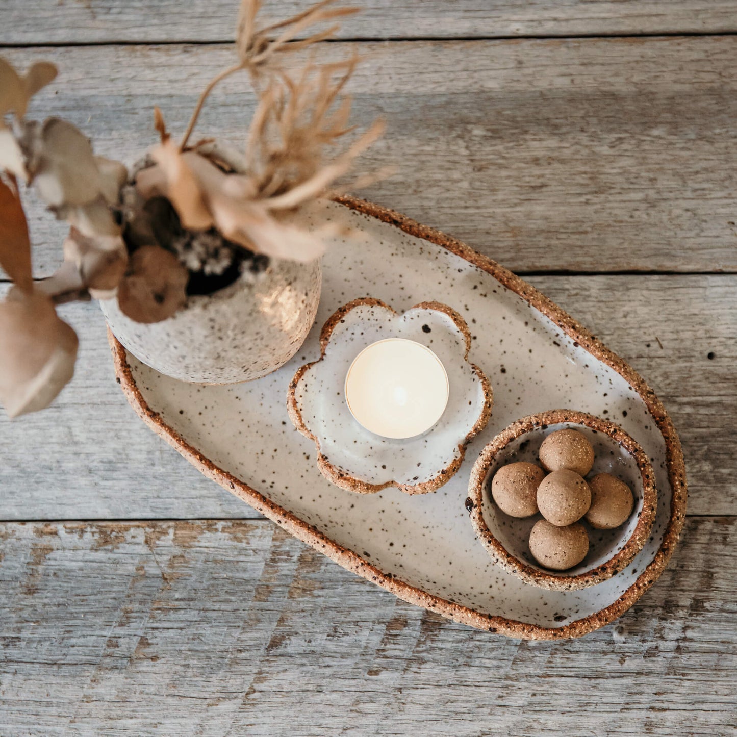 HYGGE tray with vase, candle holder and essential oil diffuser - Rustic & Cozy - 16-2