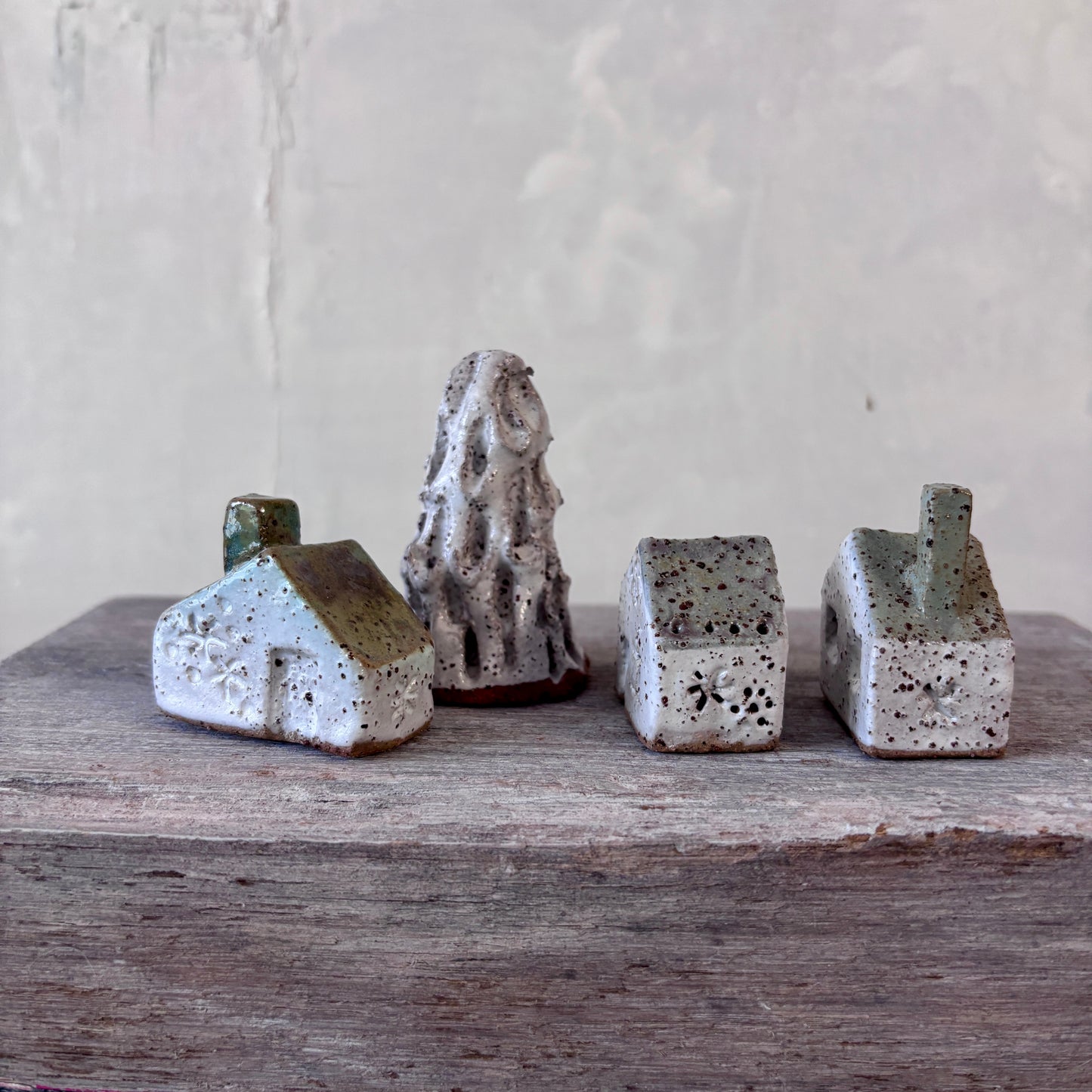A Village of cute Mini Cottages paired with a charming little tree - Set No.3