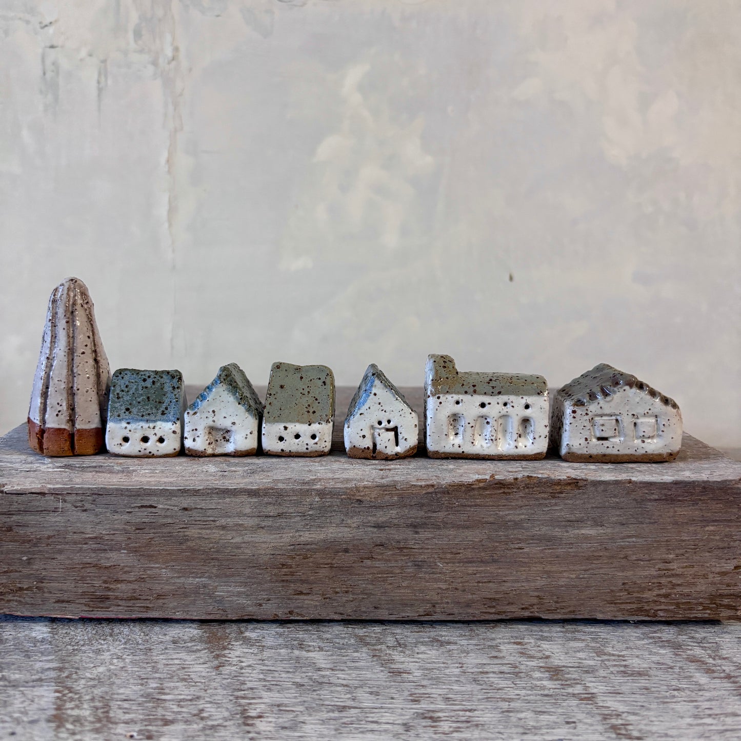 A Village of cute Cottages paired with a charming little tree  | Set No. 5 |