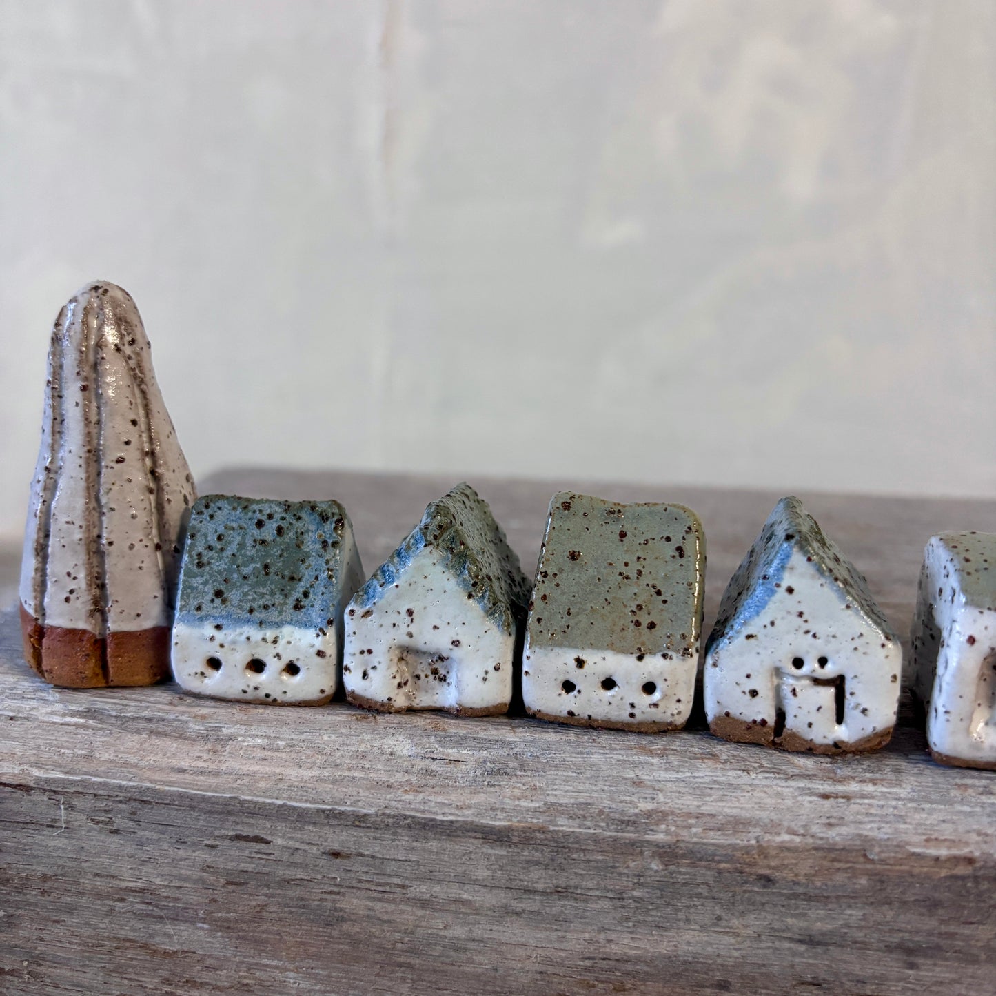 A Village of cute Cottages paired with a charming little tree  | Set No. 5 |