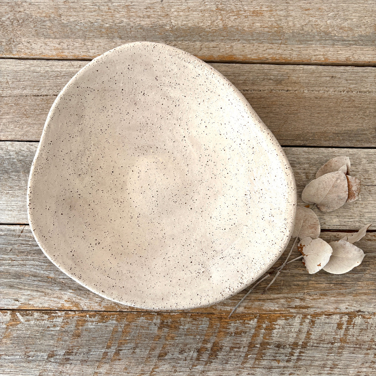 Salad bowl | rustic and versatile | white glaze with speckles  (10-03)