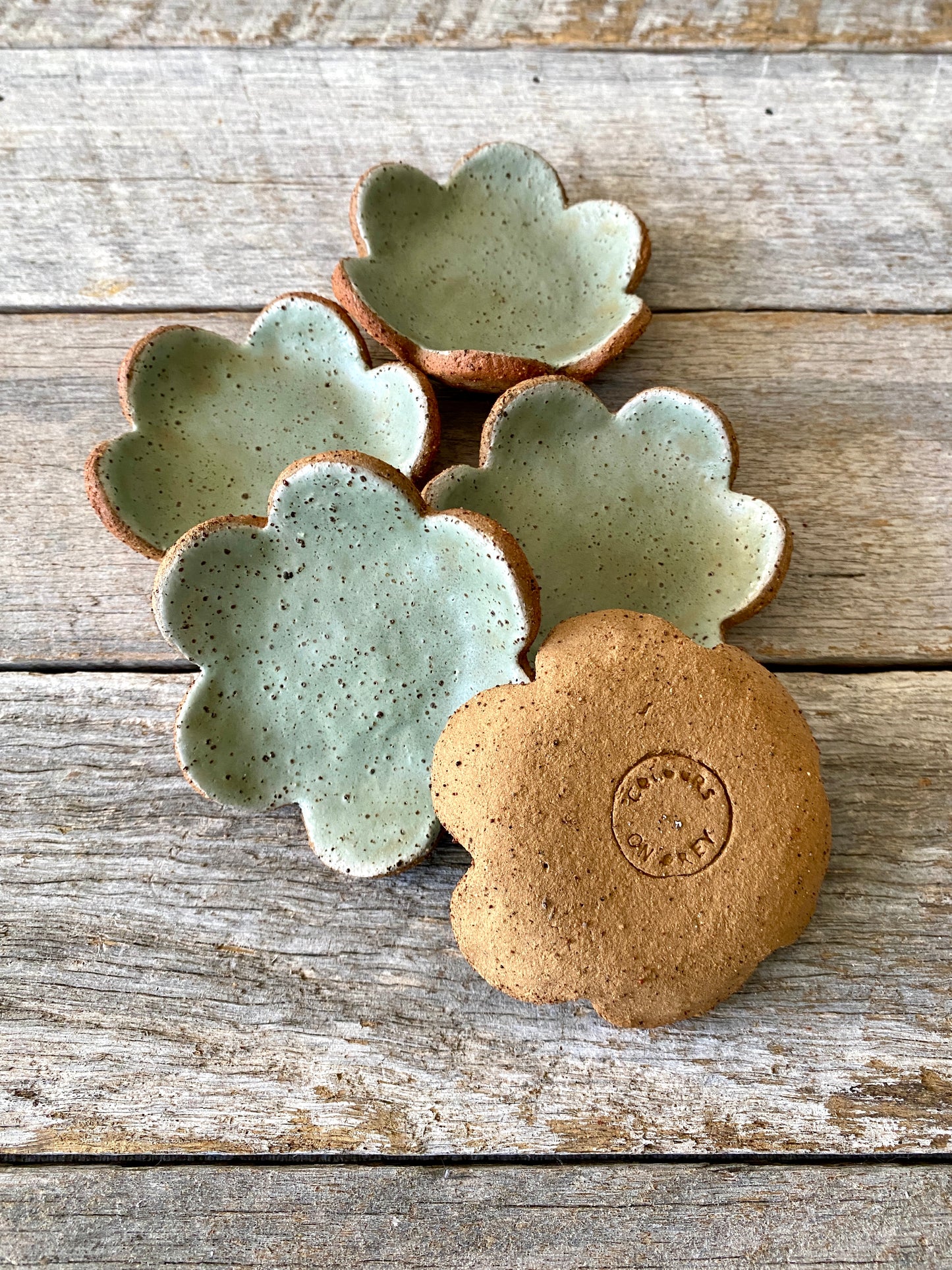 Beautiful Flower Shaped Tea Light Candle Holder - Rustic Speckled Clay - Green 13-3