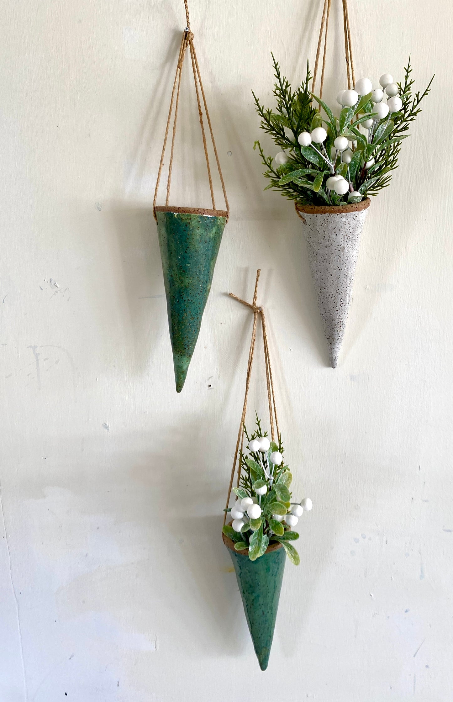 Hanging Ceramic Cone Shaped Flower Vase (large) - Green 25-1221