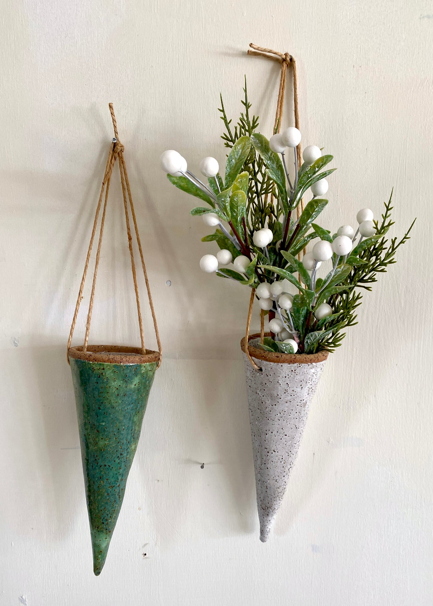 Hanging Ceramic Cone Shaped Flower Vase (large) - Green 25-1221